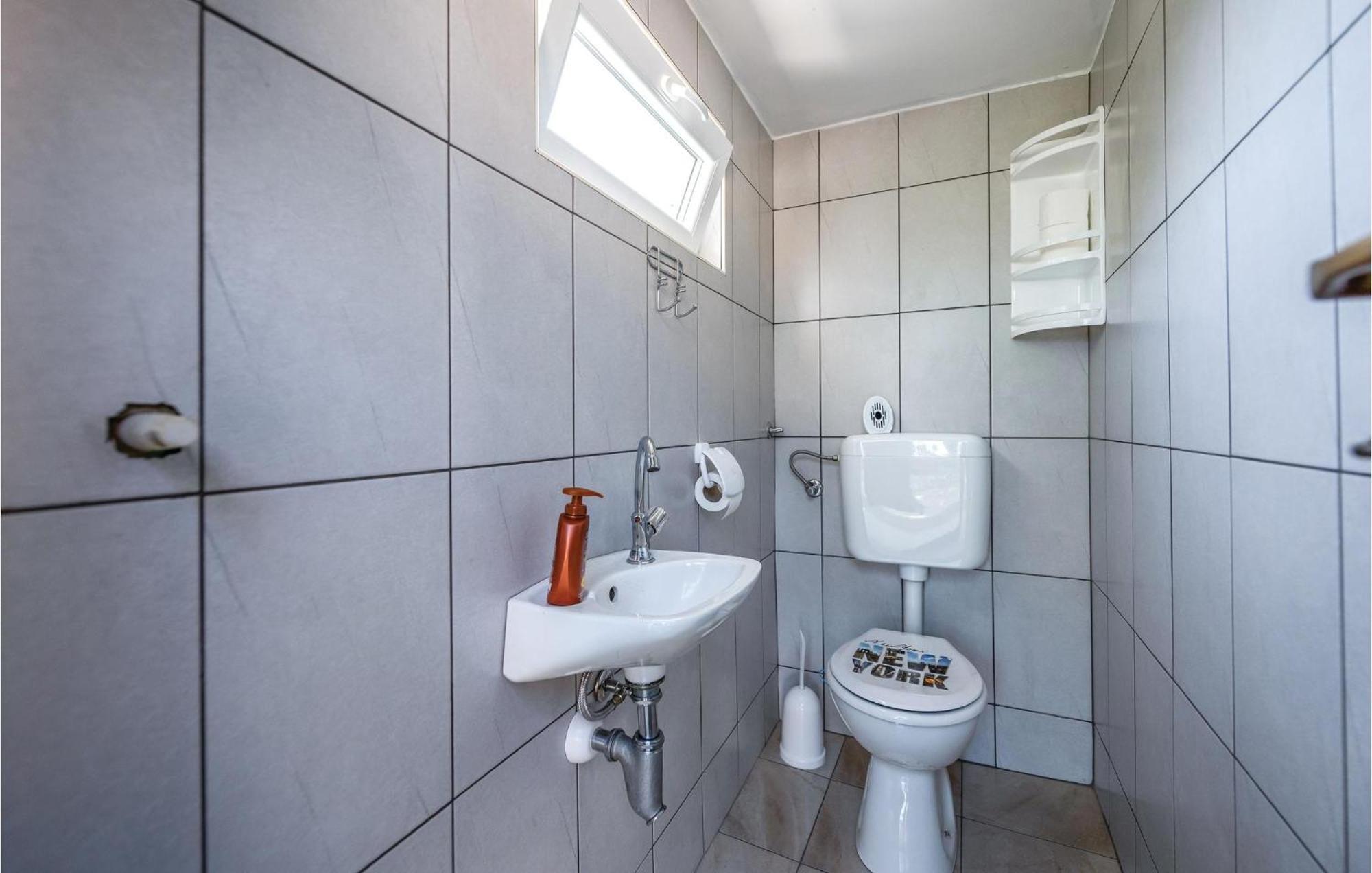Cozy Apartment In Pican With Kitchen Kültér fotó